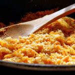 Farofa de ovo, cenoura e bacon